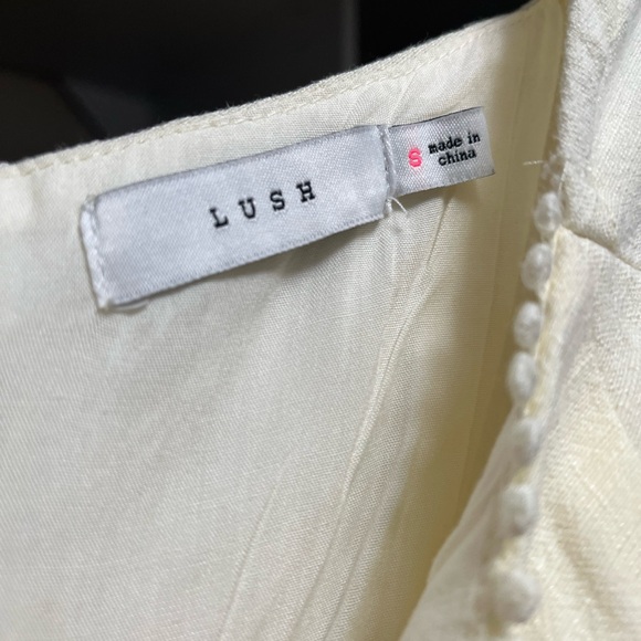 New without tags  cream dress w ruffle bottom and cut out, stunning, 3/4 sleeves - Picture 4 of 6